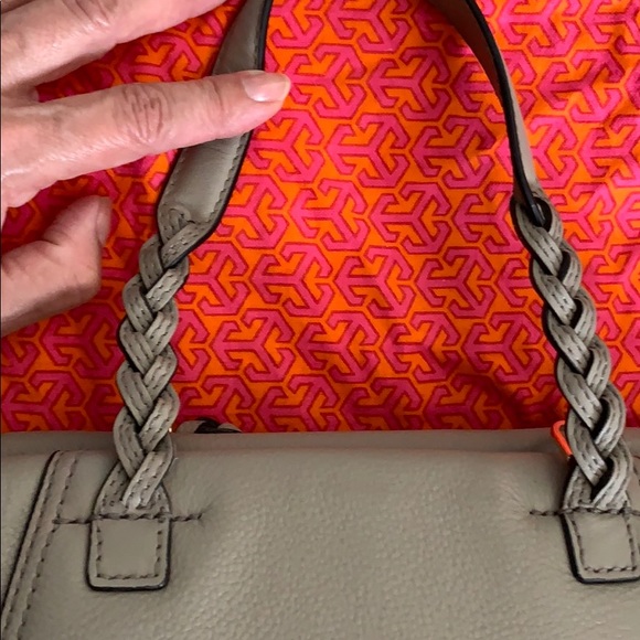 Tory Burch leather taupe bag w/ dust bag like new. Large version - Picture 9 of 10